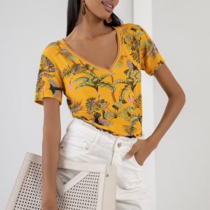 T-Shirt Estampada Decote V